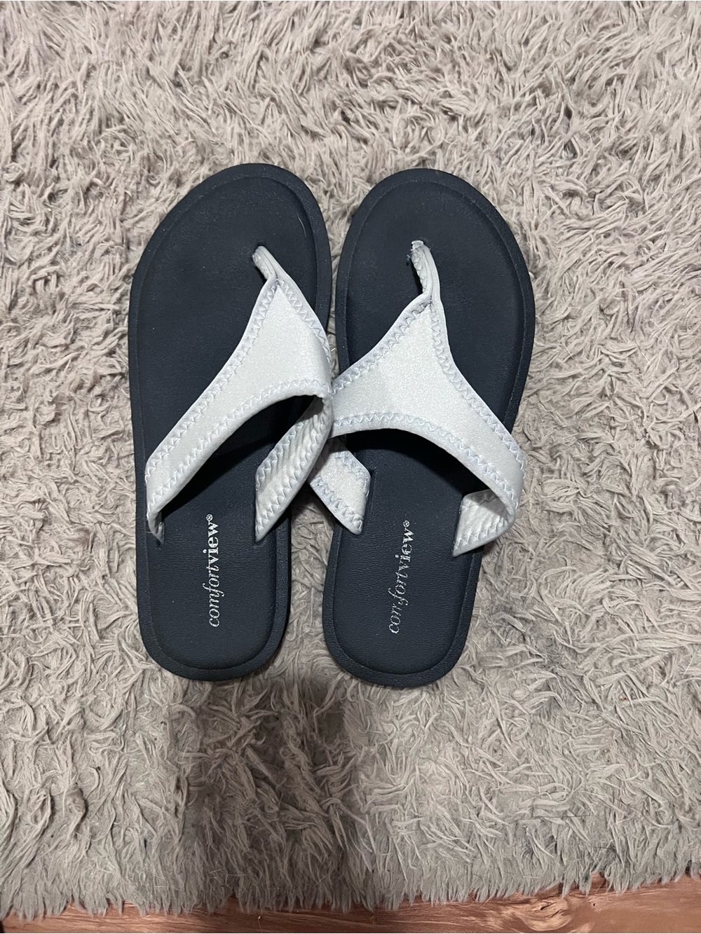 comfortview Women’s White and Black Flip Flop Sandals